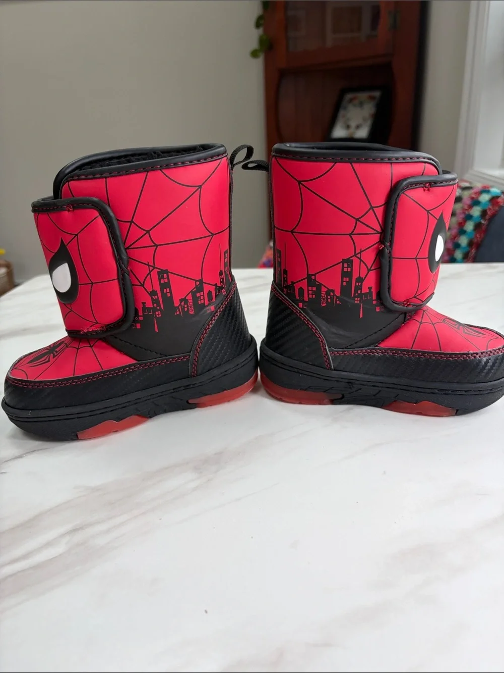 Light up Marvel Spider Man Winter Boots-- fleece Velcro toddler size 7